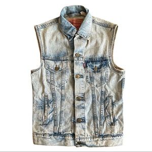 NWOT Levi’s Light wash denim vest size men’s XS